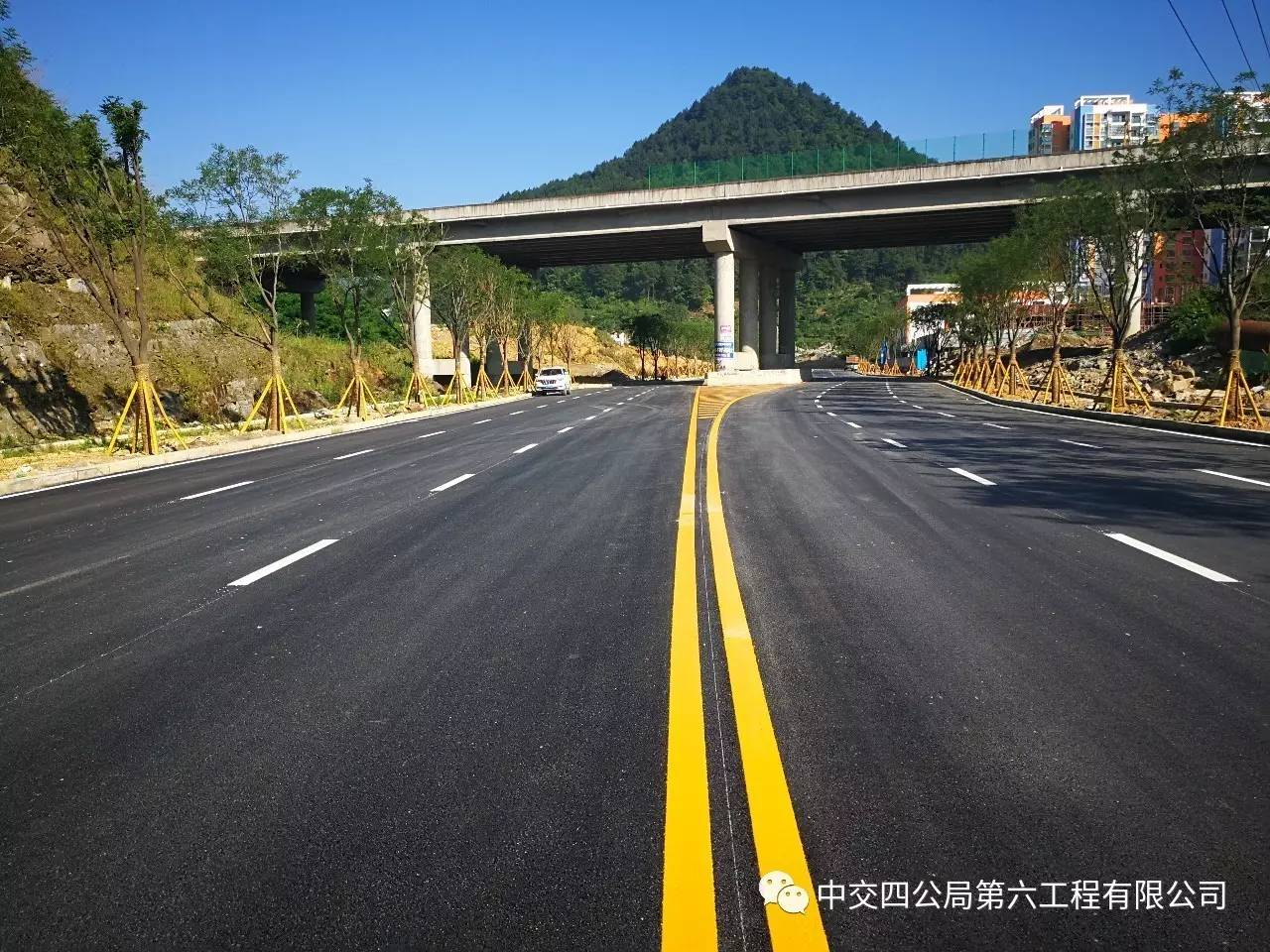 遵綏路延長線道路工程交通標(biāo)線施工全面完成，助力區(qū)域交通優(yōu)化